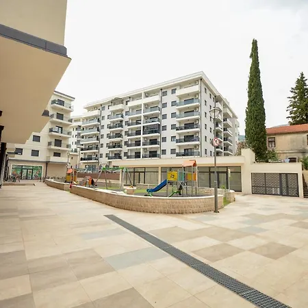 Pine 1 In The Center *