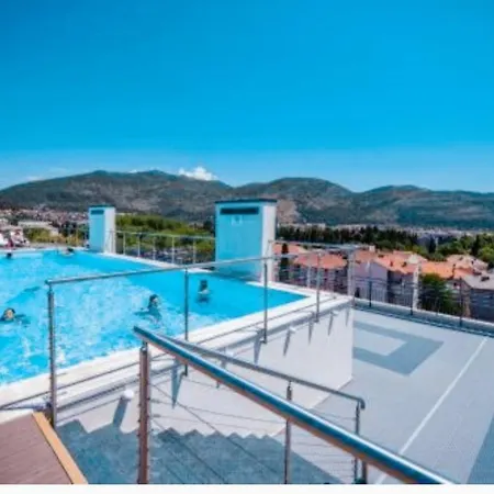 Pine 1 In The Center *